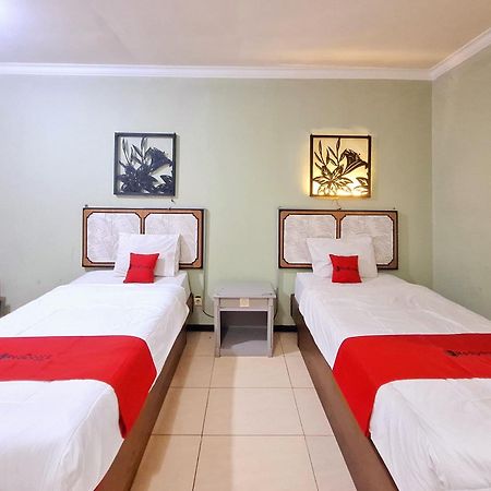 Reddoorz Near Stadion Semeru Lumajang Jawa Timur ภายนอก รูปภาพ