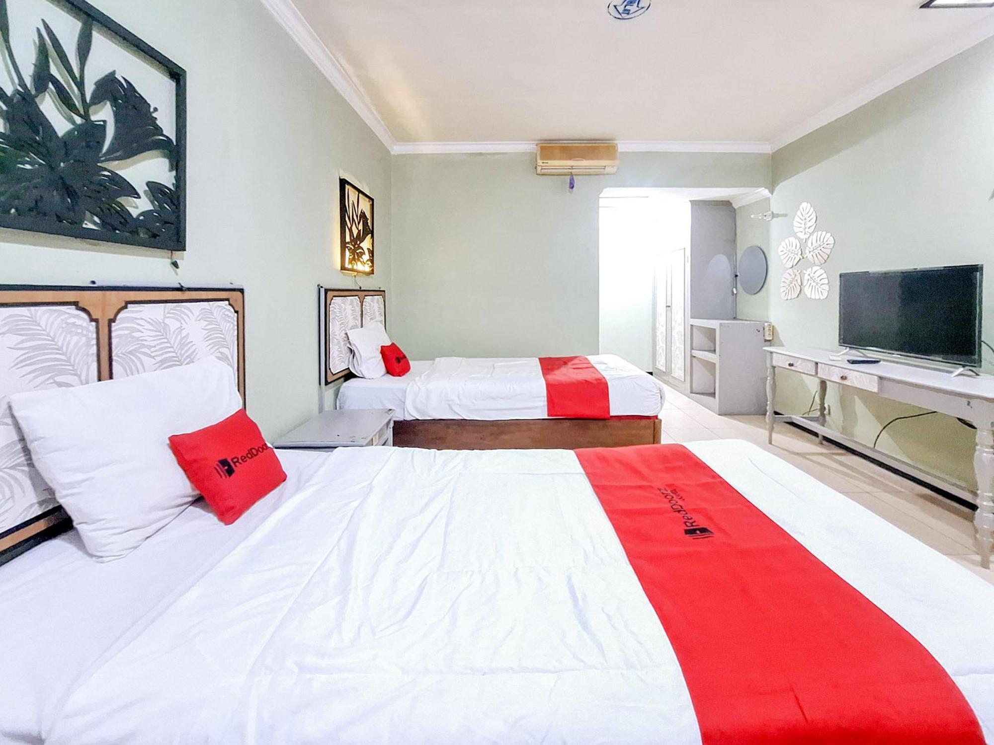 Reddoorz Near Stadion Semeru Lumajang Jawa Timur ภายนอก รูปภาพ