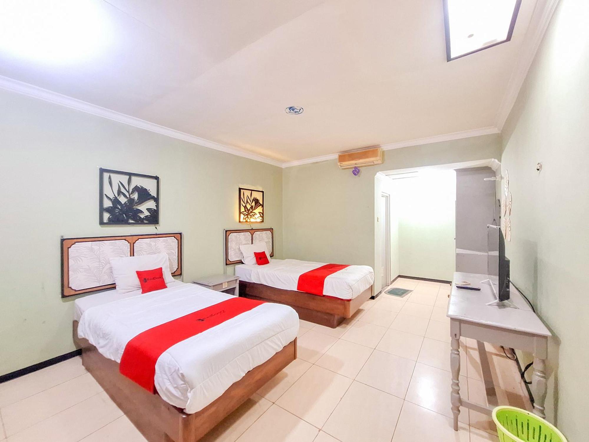 Reddoorz Near Stadion Semeru Lumajang Jawa Timur ภายนอก รูปภาพ