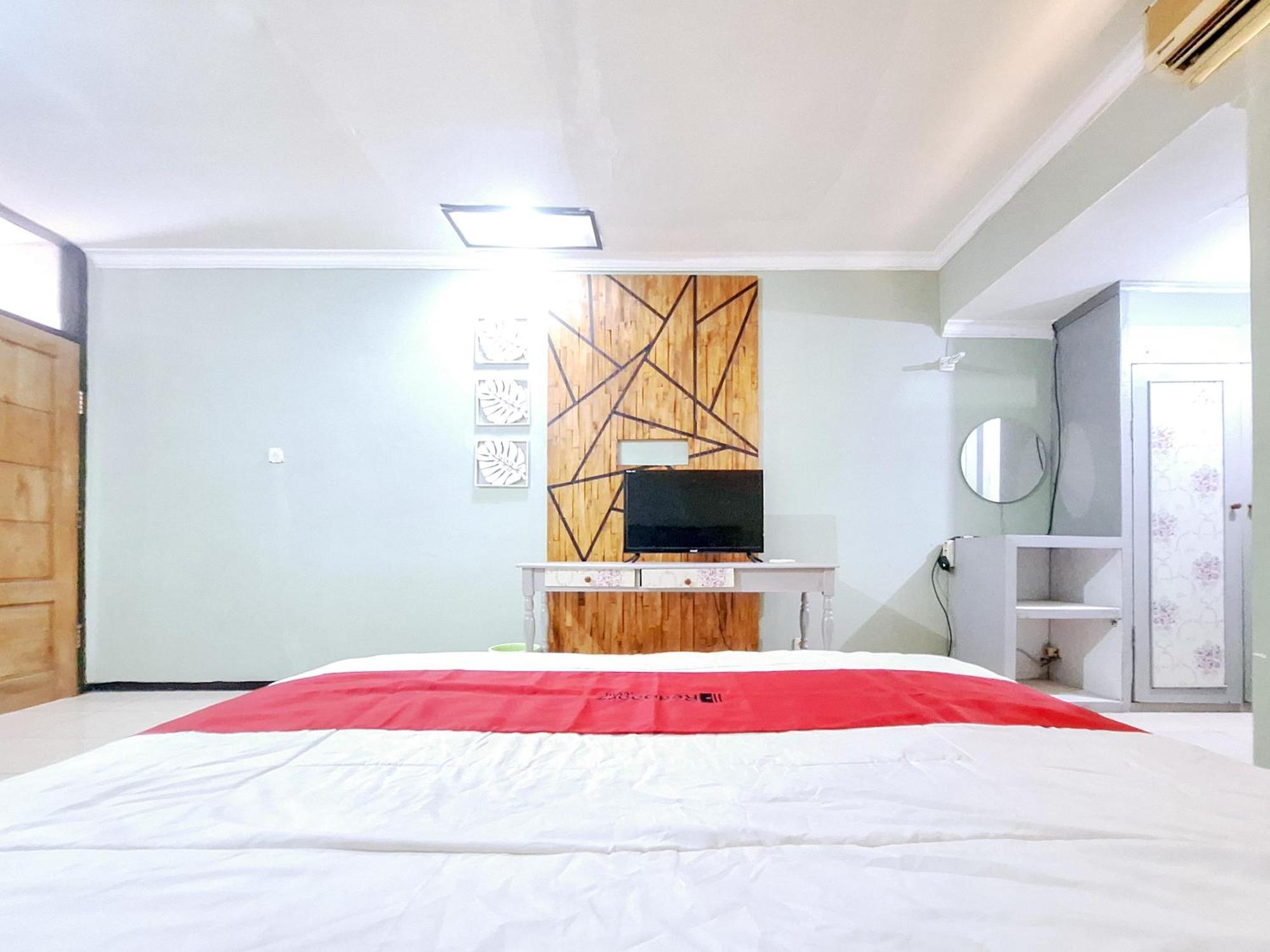 Reddoorz Near Stadion Semeru Lumajang Jawa Timur ภายนอก รูปภาพ