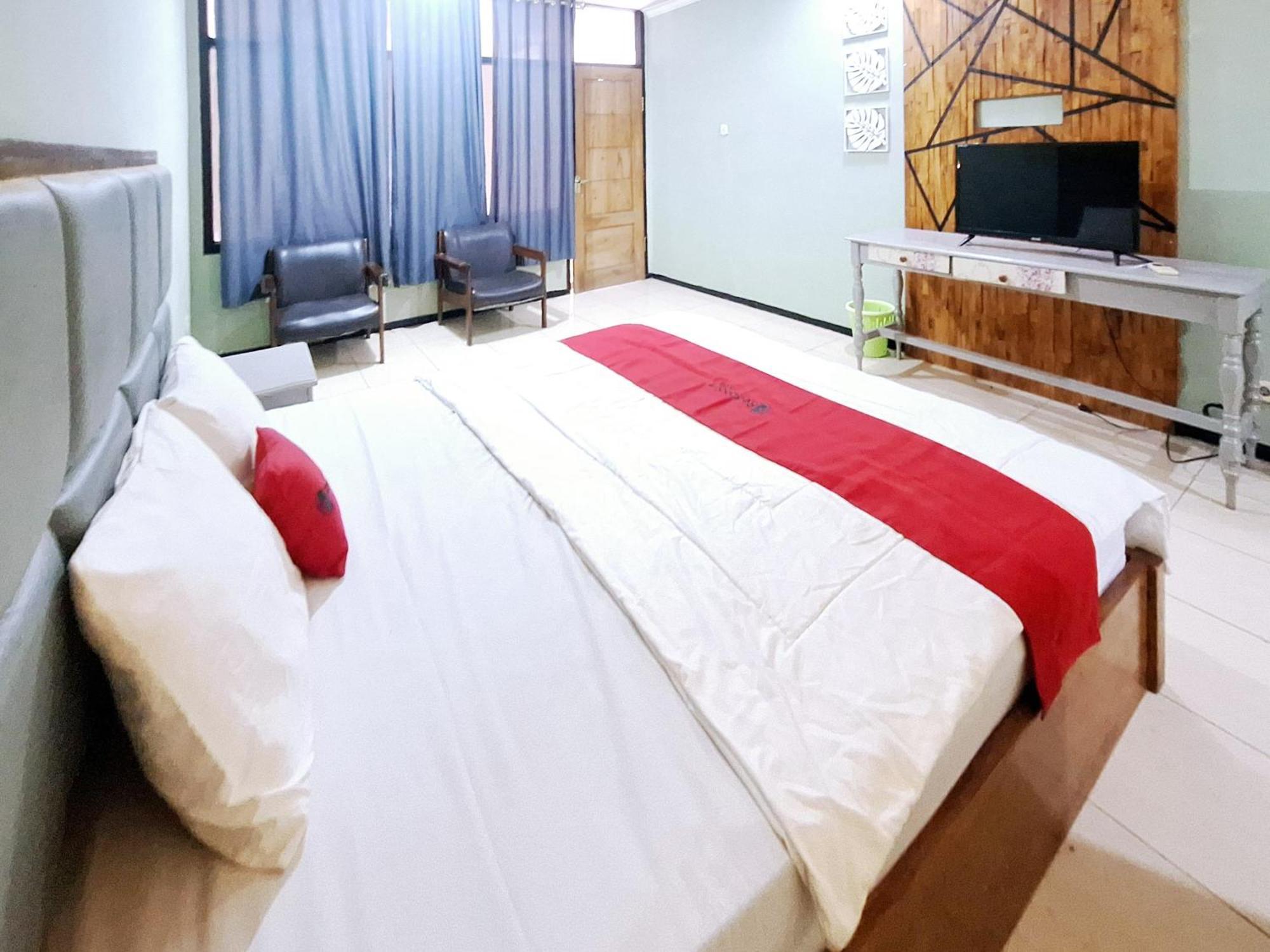 Reddoorz Near Stadion Semeru Lumajang Jawa Timur ภายนอก รูปภาพ