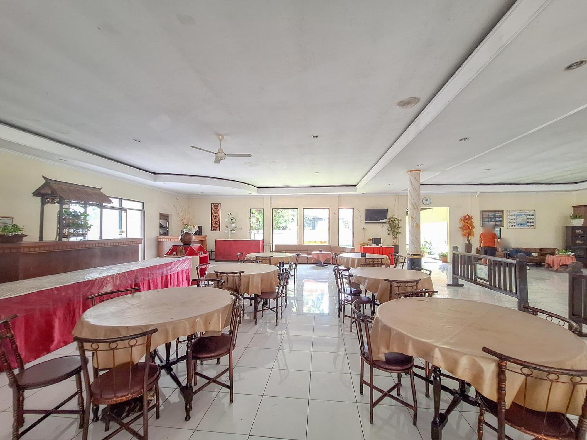 Reddoorz Near Stadion Semeru Lumajang Jawa Timur ภายนอก รูปภาพ