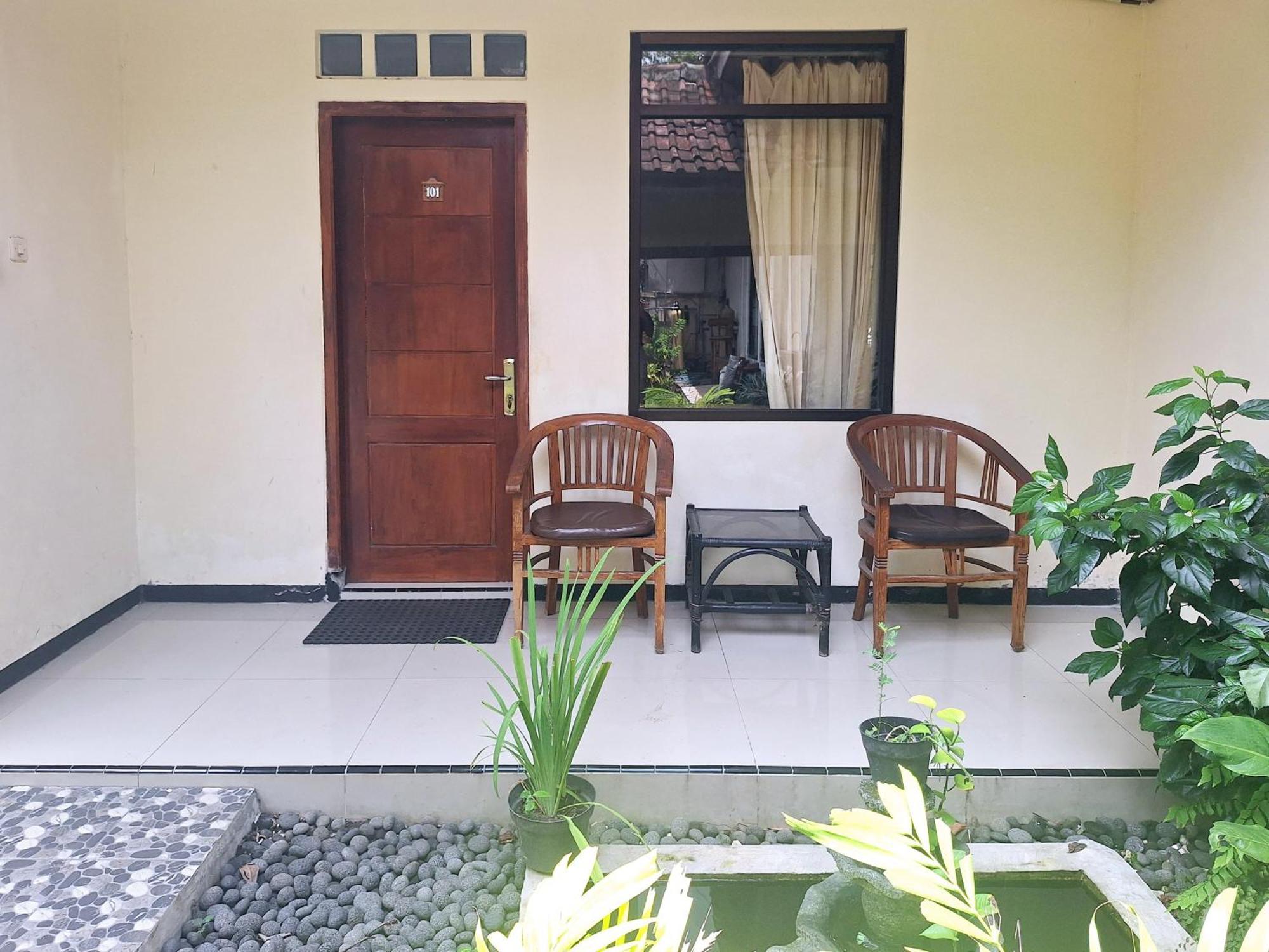Reddoorz Near Stadion Semeru Lumajang Jawa Timur ภายนอก รูปภาพ